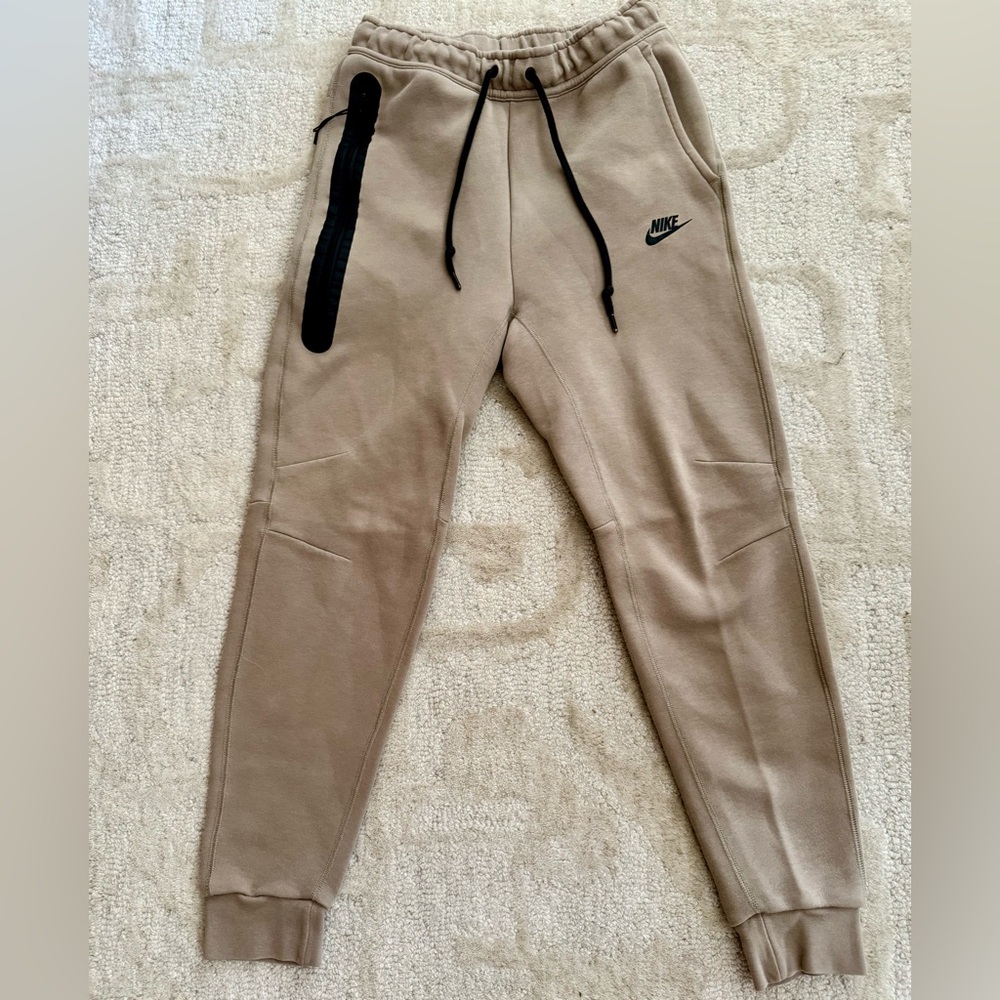 Nike Men’s Joggers - tan, small, EUC